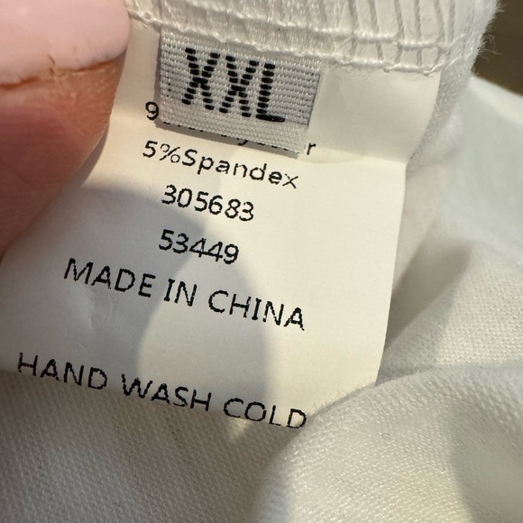 White butterfly design cut out shoulder short sleeve top size XXL - Picture 10 of 12